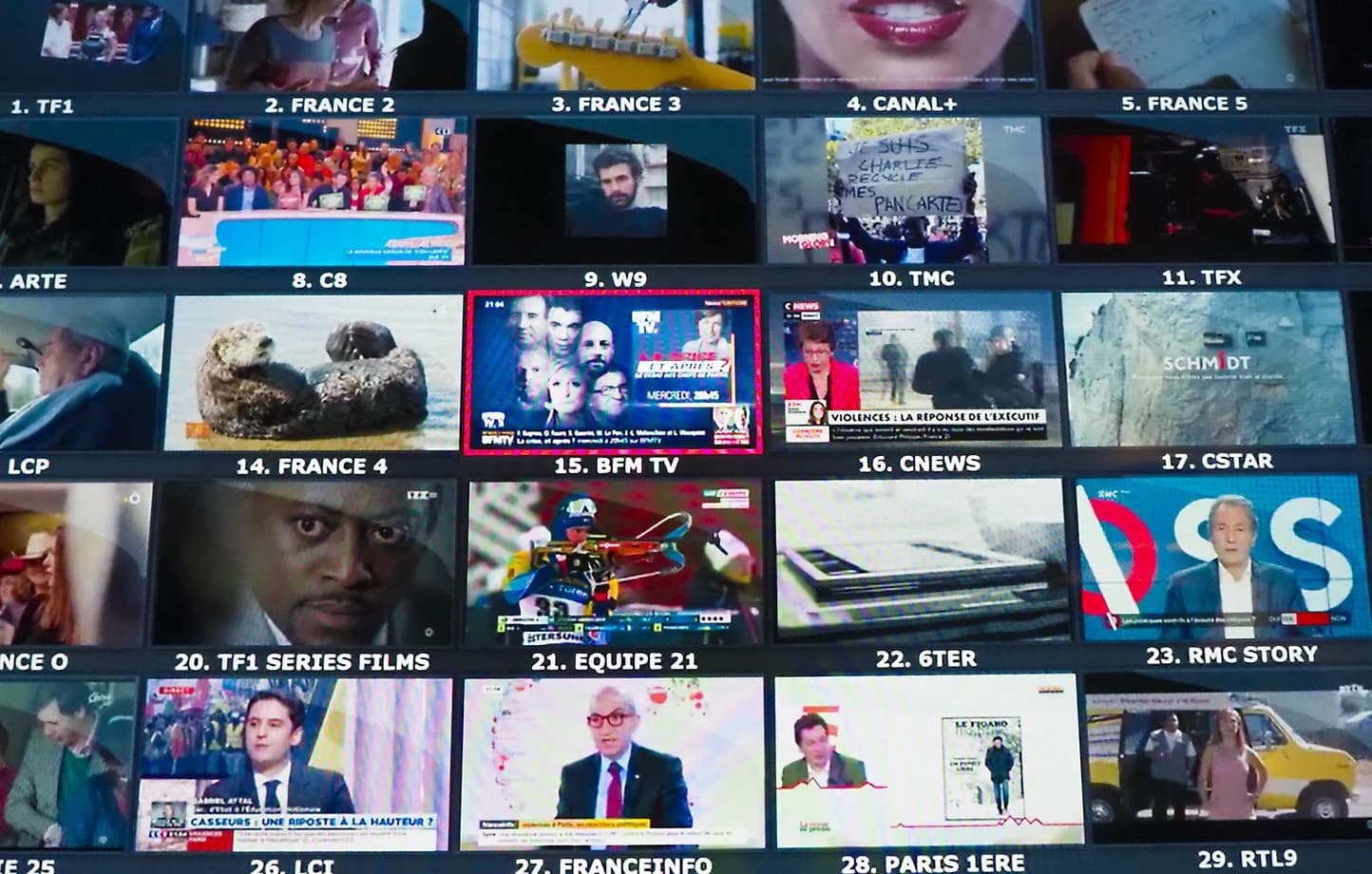 Mosaïque de programmes télévisés fournie pour la catégorie Télévision